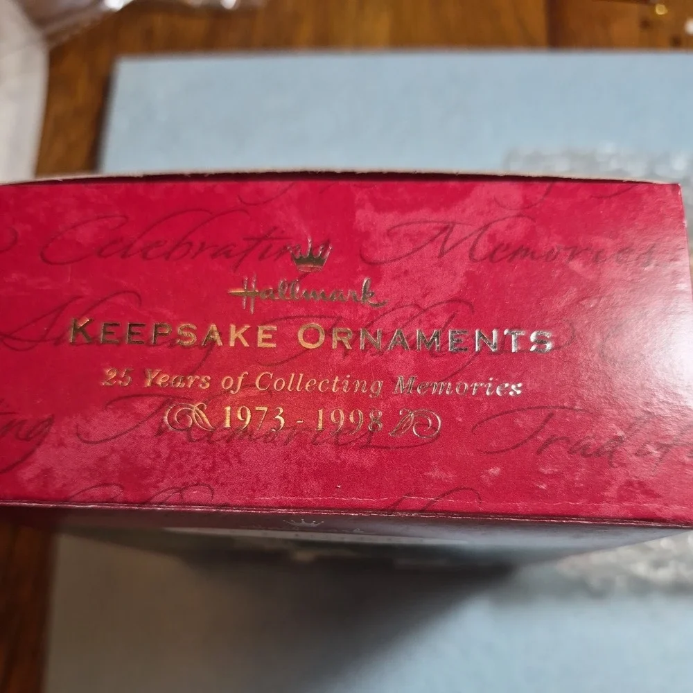 Hallmark Keepsake Ornament 1998 Joe Montana Notre Dame Football QXI6843
